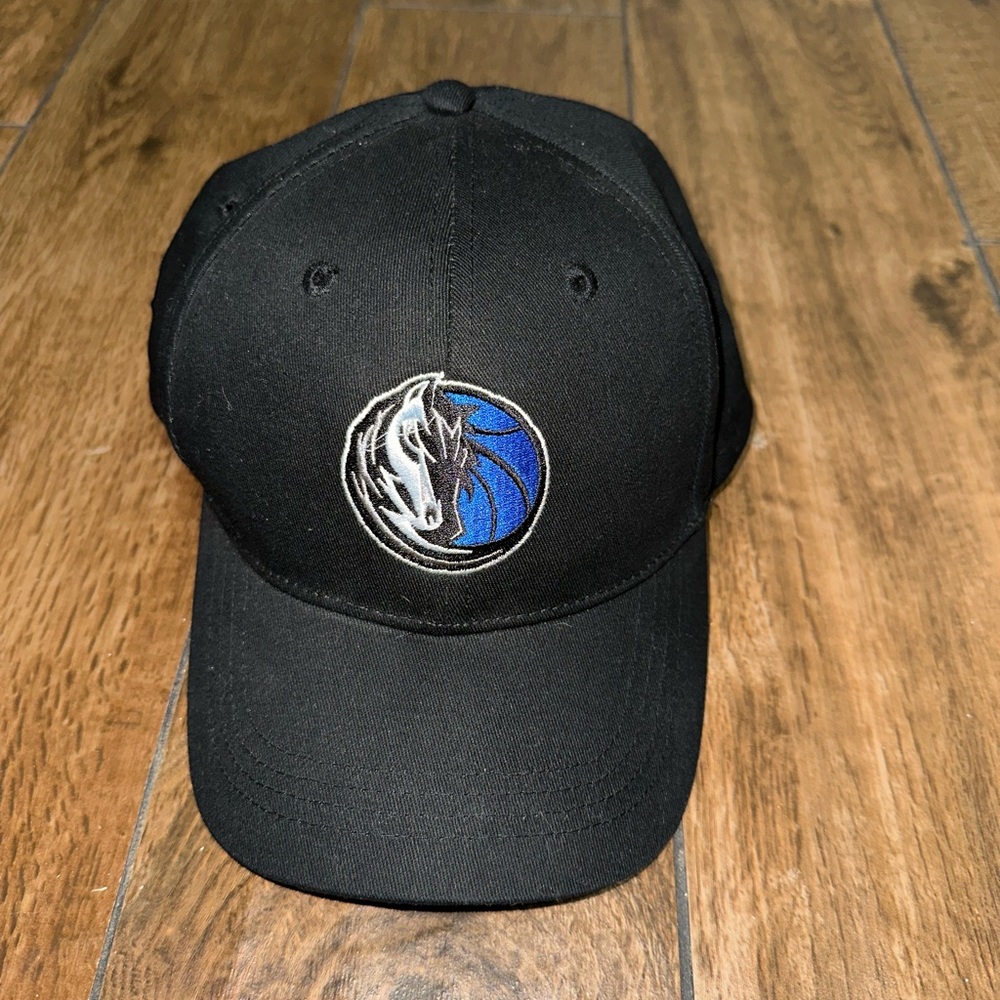 Dallas Mavericks Merchandise- Never Worn